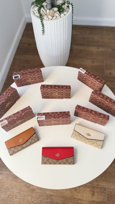 COACH — compact wallet
